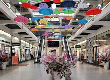 czechia/palava/shop/shopping-centrum-cerna-ruze