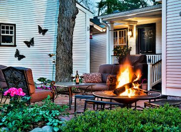 texas/piney-woods/shop/carriage-house-bed-breakfast