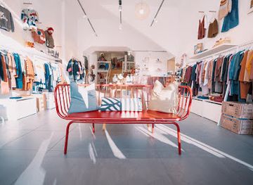 austria/salzburg/leopoldskron-moos/shop/small-heroes-concept-store