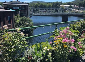 massachusetts/mohawk-trail/shop/rethreads