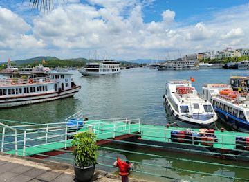 vietnam/ha-long/tuan-chau-island/shop/coffee-cherry