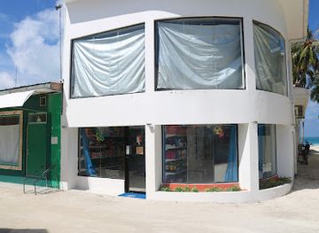 maldives/thulusdhoo-island/shop/six-a