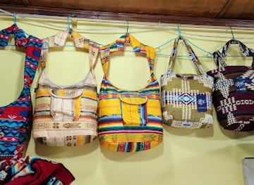 ecuador/otavalo/shop/kenay-bolsos