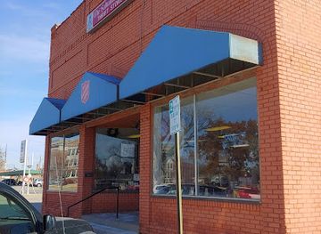 kansas/emporia/shop/the-salvation-army-family-store-donation-center
