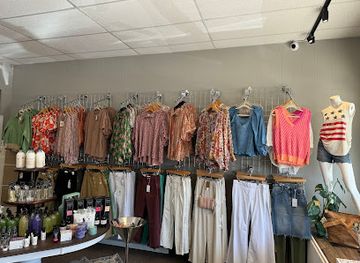 north-dakota/lake-metigoshe-state-park/shop/botsy-s-boutique