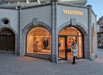 switzerland/st-moritz/shop/valentino-st-moritz