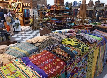 indonesia/komodo-national-park/shop/exotic-komodo-souvenir-shop