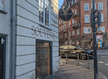 denmark/copenhagen/shop/copenhagen-souvenir-design-world-of-memories