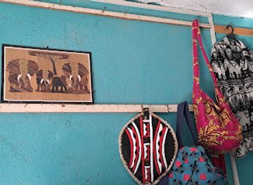 central-african-republic/sangha-mbaere/shop/blessings-of-africa-suveniers-shop