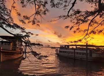 india/kerala-backwaters/shop/marine-drive-shopping-centre