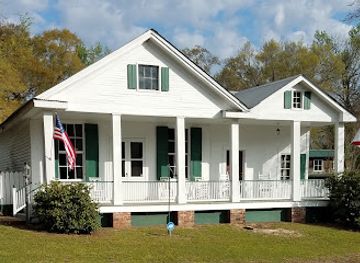 alabama/roland-cooper-state-park/shop/the-brittany-house-antiques