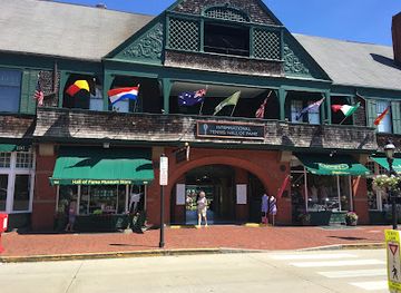 rhode-island/sachuest-point-national-wildlife-refuge/shop/bellevue-gardens-shopping-center