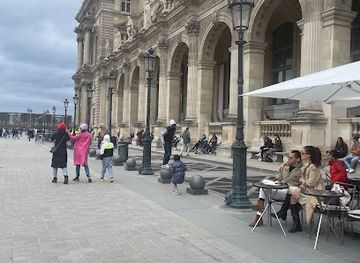 france/paris/louvre-tuileries/shop/pylones