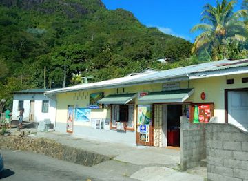 seychelles/ile-de-l-est/shop/abarna-shopping-centre