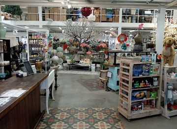 texas/west-texas/shop/slovacek-s-christmas-store