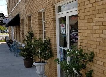 alabama/coosa-valley/shop/it-s-personal-212-hill-street-wetumpka-alabama-36092
