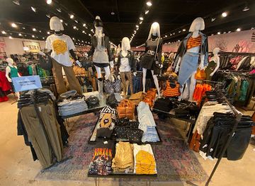 maryland/columbia/merriweather-post-pavilion/shop/akira