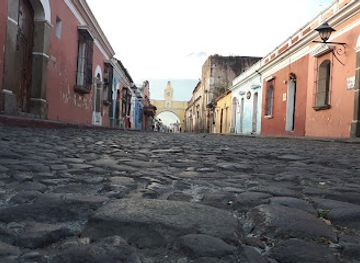 guatemala/antigua-guatemala/shop/plaza-del-arco