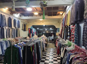 myanmar-burma/hpa-an/shop/thwet-thwet-vintage-shop