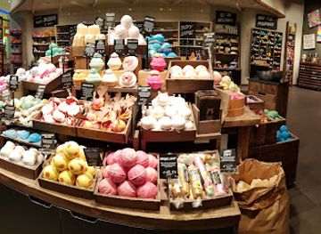italy/campania/shop/lush-cosmetics-campania