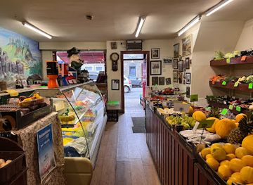 ireland/giant-s-causeway/shop/glass-s-fruiterer-florists