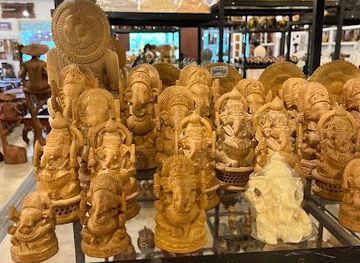 sri-lanka/polonnaruwa/shop/oak-ray-woodcarving