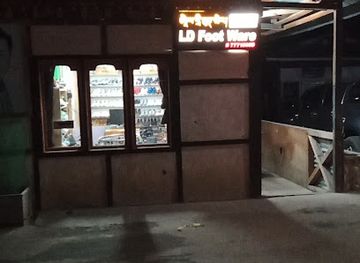 bhutan/jakar/shop/ld-footware