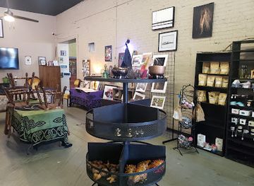 indiana/southern-indiana/shop/raven-s-roost-boutique