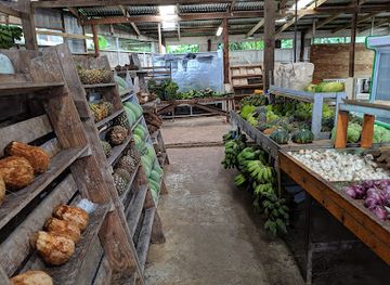 micronesia/outer-islands-of-pohnpei/shop/c-i-e-simon-s-market