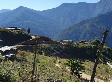 bhutan/lhuntse-district/shop/lampong