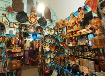 tunisia/tunis/medina-of-tunis/shop/magasin-d-art-et-d-artisanat