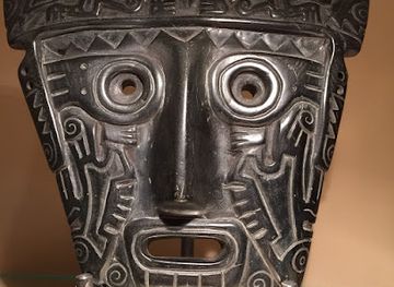 bolivia/sucre/historic-center/shop/bolivian-textiles-gallery-artesania-en-gral