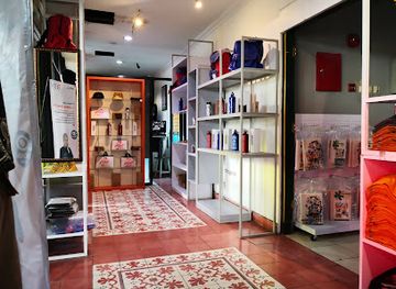 indonesia/yogyakarta/shop/dagadu-alun-alun-utara