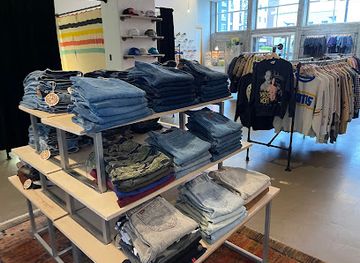 california/redding/shop/friday-s-vintage-co