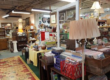 indiana/elkhart/shop/antiques-on-beardsley