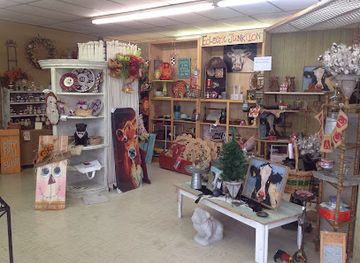 mississippi/the-golden-triangle/shop/horsefeathers-antique-mall