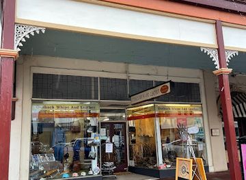 australia/outback/shop/outback-whips-leather