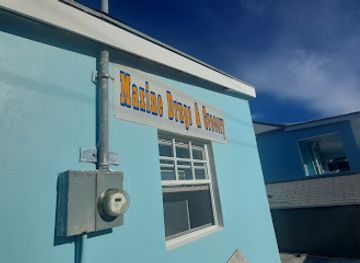 the-bahamas/ragged-island/shop/maxine-drugs-grocery