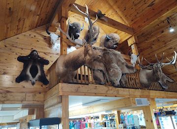 south-dakota/jewel-cave-national-monument/shop/aura-gallery-and-hold