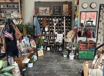 iowa/des-moines/east-village/shop/porch-light