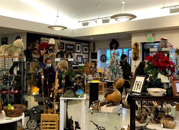 oregon/crater-lake-national-park/shop/two-rivers-art-gallery-gift-shop