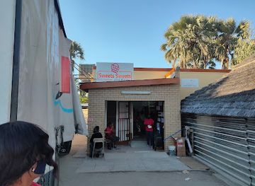 botswana/makgadikgadi-pans/shop/sweets-sweets-cash-carry