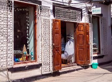 tanzania/stone-town/shop/kumi-gifts-treats