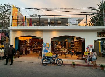 guatemala/panajachel/shop/abracadabra