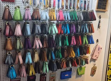 singapore/central-business-district/shop/boutique-accessories