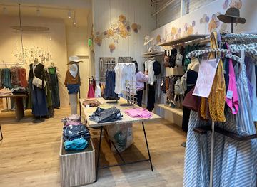 california/laguna-beach/shop/free-people