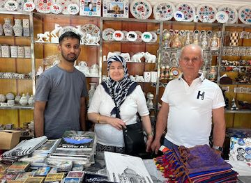 india/agra/shop/one-to-five-dollar-shop-gift-gallery