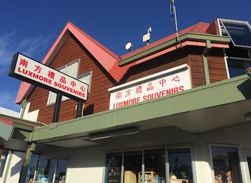 new-zealand/southland/shop/luxmore-souvenirs