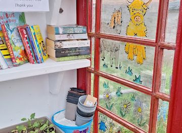 united-kingdom/shetland/attraction/nesting-phonebox