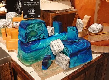 canada/avalon-peninsula/shop/lush-cosmetics-avalon